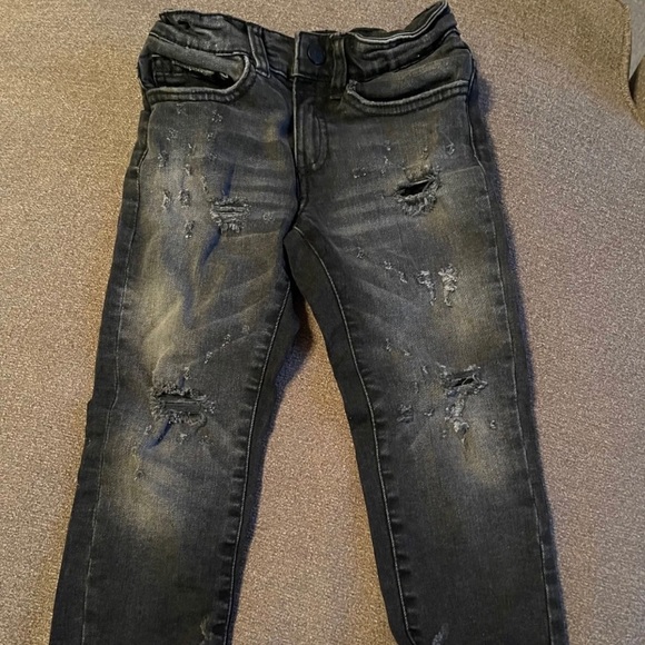 Boys Ripped Jeans With Rips Size 5 Very Nice!!!
Jordan Craig Legacy Edition - Picture 1 of 4